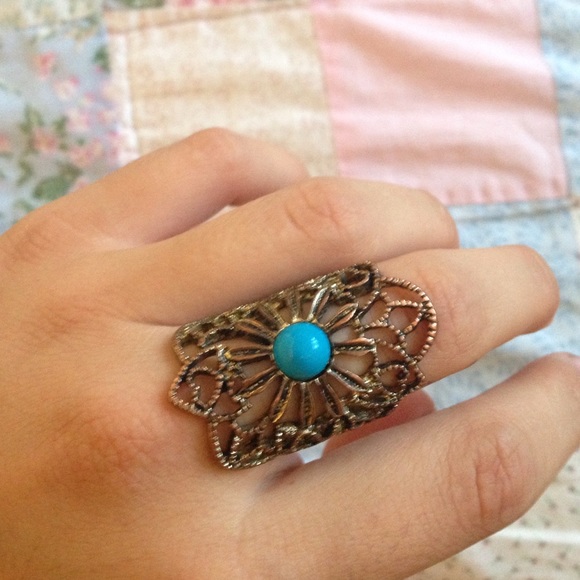 Claire's ring size 7.