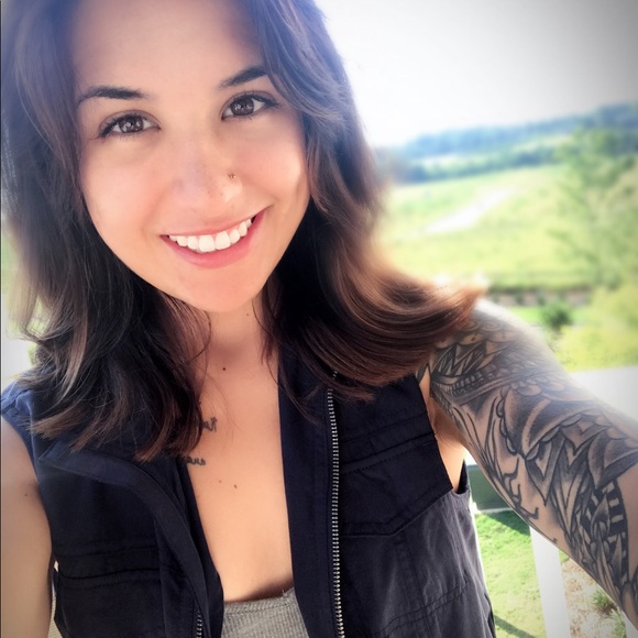 Meet your Posher, Lynze - Picture 2 of 4