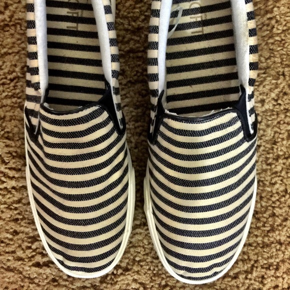 Loft - Boat tennis shoe, blue/cream stripe NWT
