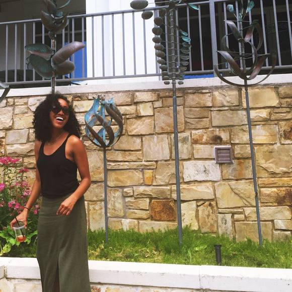 Meet your Posher, Cassandra - Picture 1 of 1