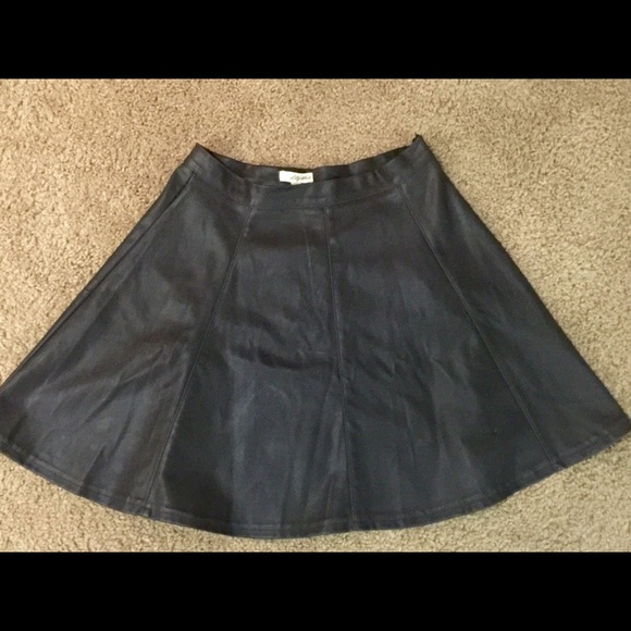 Lily White - faux leather mini, side zip, black
