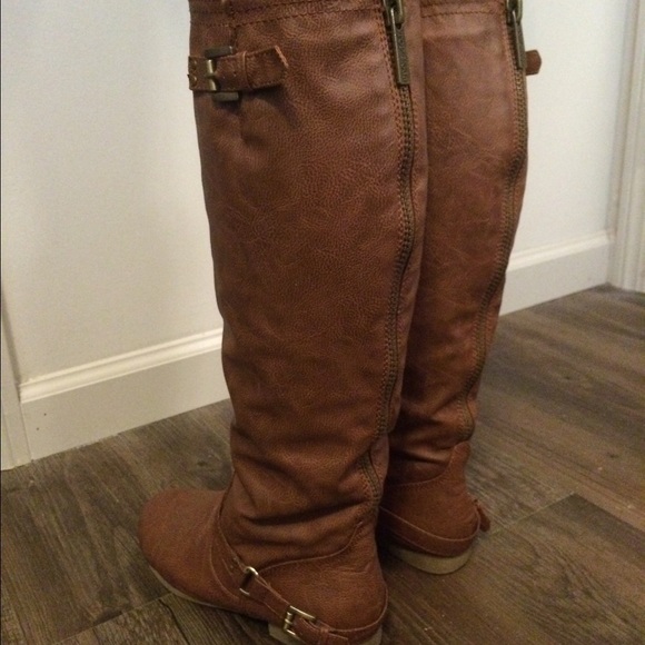 Knee high, flat, brown zip up boots - Picture 3 of 4
