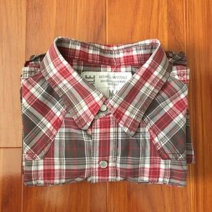 Men's flannel with pearl-like buttons