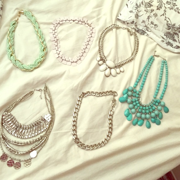 Bundle of 6 beautiful necklaces for every occasion
