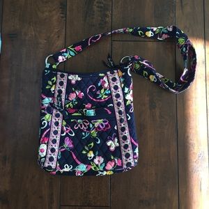 Vera Bradley cross body ( GREAT CONDITION!! )