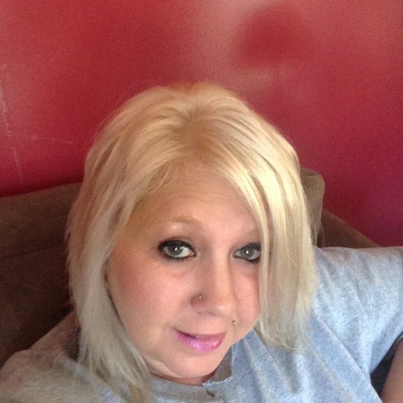 Meet your Posher, Amy - Picture 1 of 2