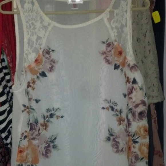 Gorgeous flowered peplum top with lace detail