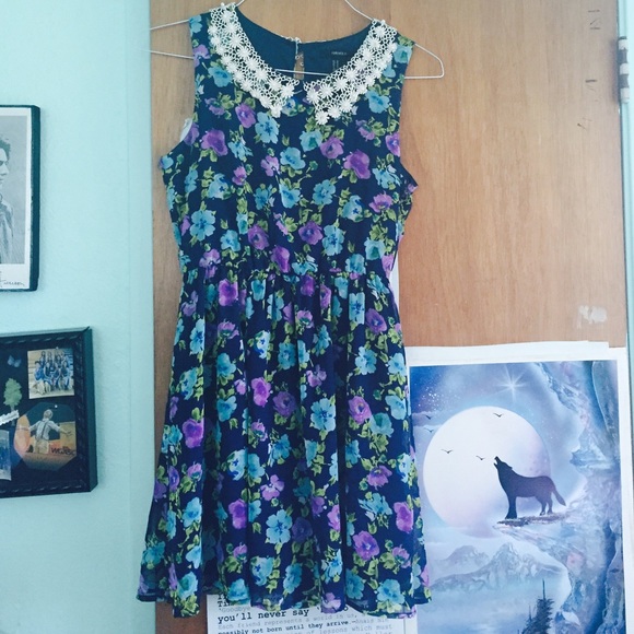 Floral party dress w/ collar