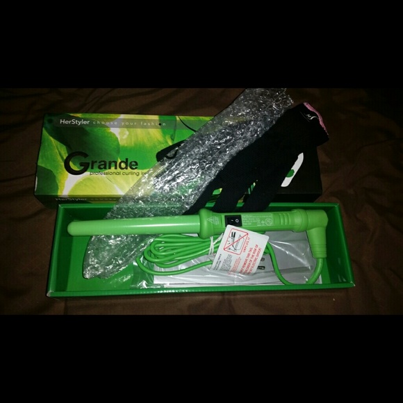 Beyond Beauty Curling Wand