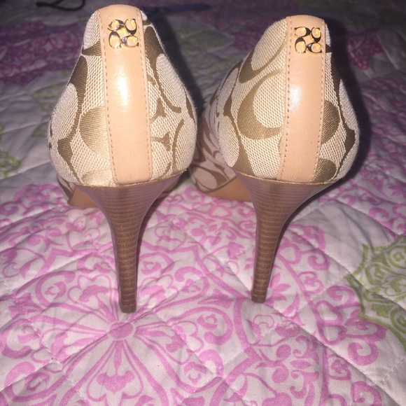 Coach heels - Picture 3 of 3