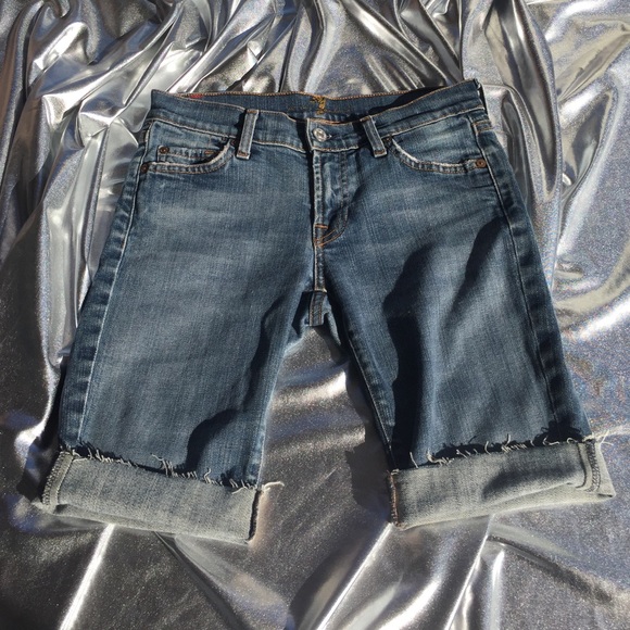 🚩 Shorts - Seven 🌼 - Picture 2 of 3