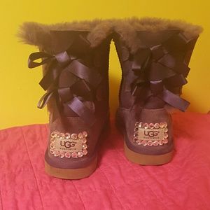 ON HOLD Gem Bailey Bow Uggs 💎