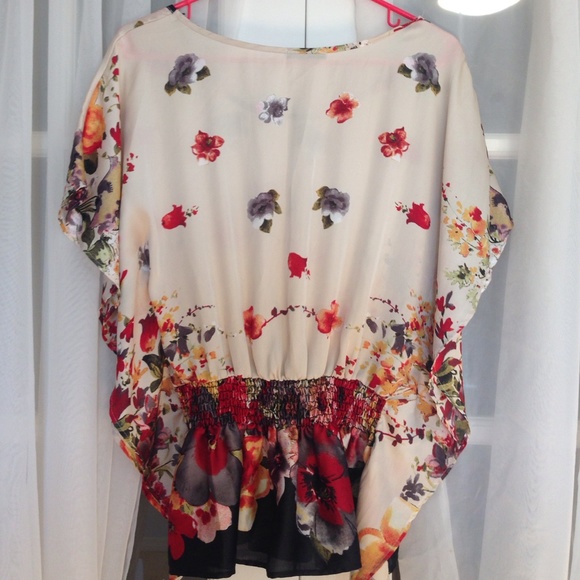 NWOT West Kei Floral Butterfly Top XS/S - Picture 3 of 3