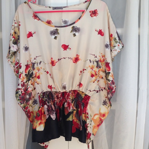 NWOT West Kei Floral Butterfly Top XS/S - Picture 2 of 3