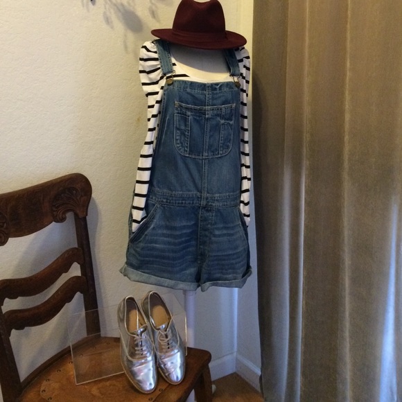 Overall shorts
