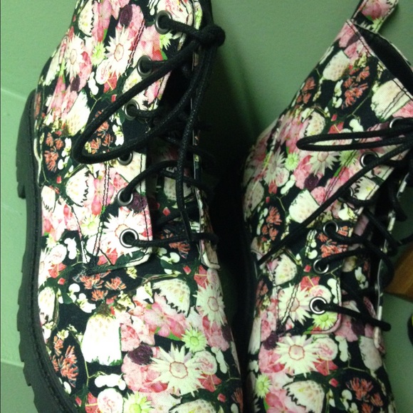 H&M floral boots Size 9.5
