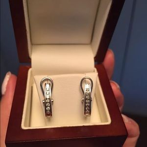 Diamond Hoop Earring in 14k white gold