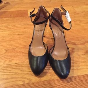 Banana Repiblic black heels size 7.5