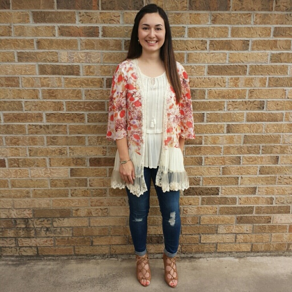 🌟NEW Beautiful floral & lace kimono cardigan