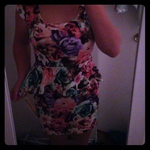 Super cute peplum straight drees🎀