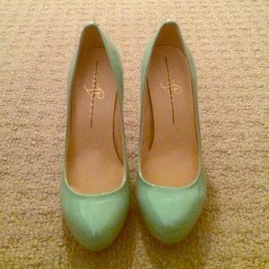 Like new (1 wear). Beautiful color!