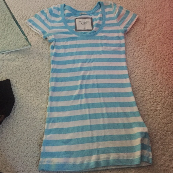 White and blue striped Abercrombie & Fitch t shirt