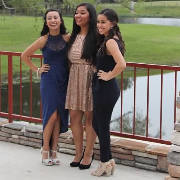 Meet your Posher, Alexis 💆💘😊 - Picture 4 of 4