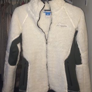 Columbia white fuzzy coat