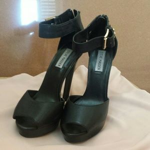 Updated price!!!Steve Madden stilettos
