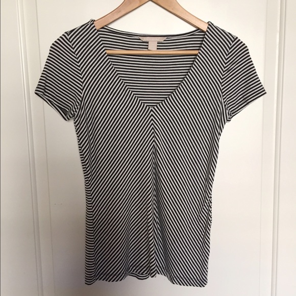 SALE! Banana Republic v neck top - Picture 2 of 4