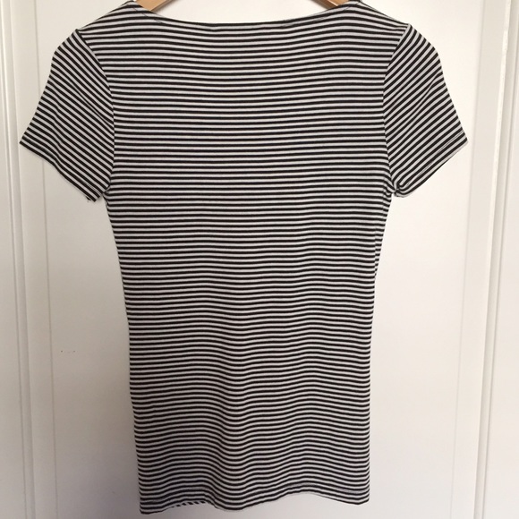 SALE! Banana Republic v neck top - Picture 3 of 4