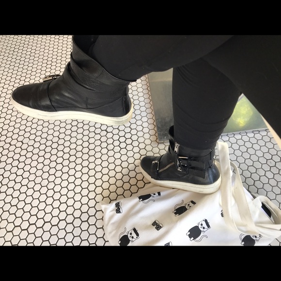 Meet your Posher, Julia - Picture 3 of 4