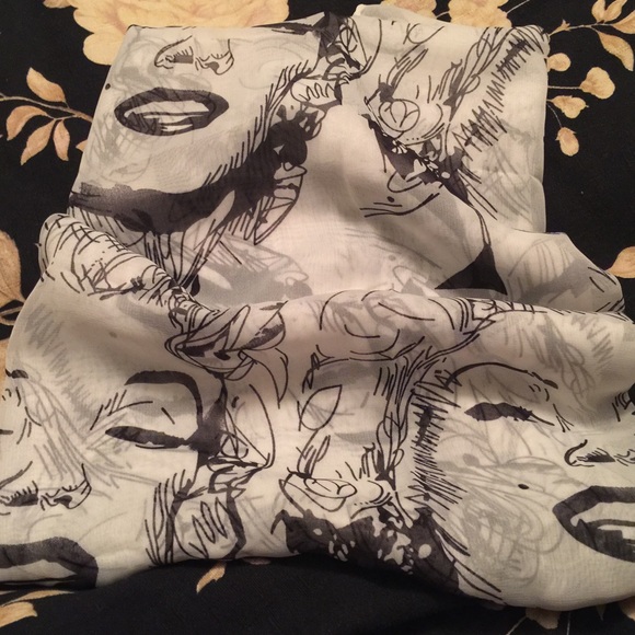 Marilyn scarf