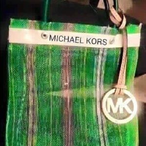 Meet your Posher, Julissa