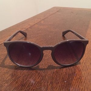 Kenneth Cole Reaction Sun Glasses 😎