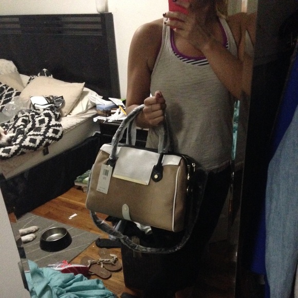 SOLD NWT Steve Madden Blovely pocketbook - Picture 4 of 4