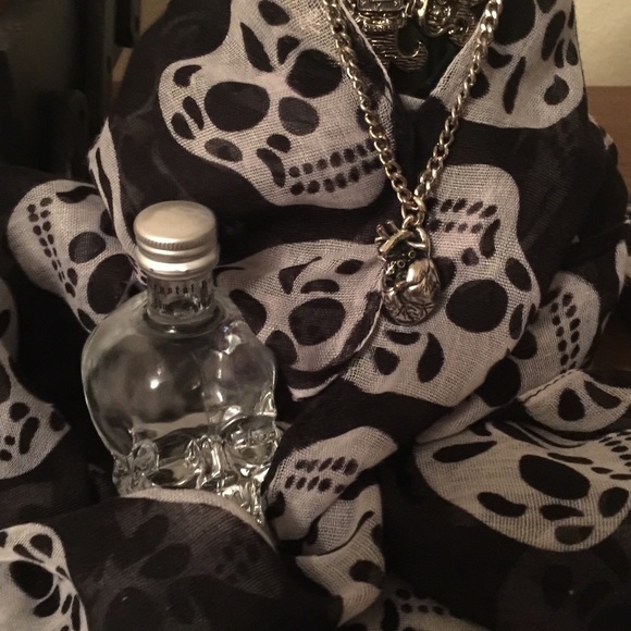Skull scarf
