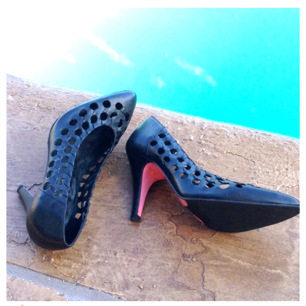 ‼️LAST CALL‼️🔥NINA 100% LEATHER CUTOUT HEELS🔥