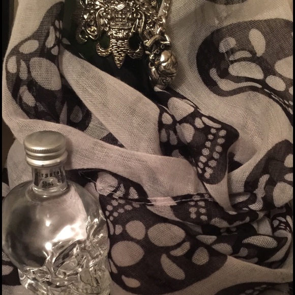 Skull scarf