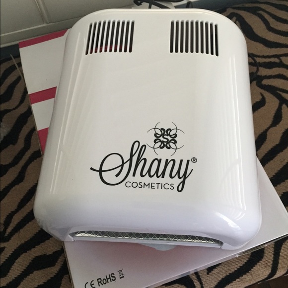 Gel manicure uv light