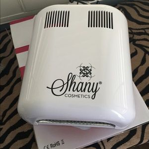 Gel manicure uv light