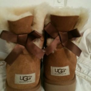 New Ugg bailey bow boots, size 7