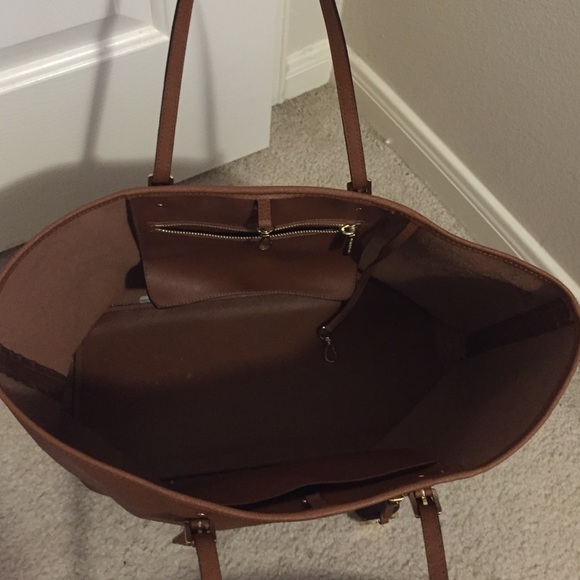 Micheal Kors tote - Picture 2 of 4