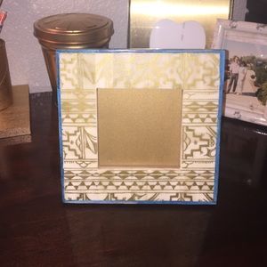 Free w $20👆🏼 purchase!super cute picture frame!