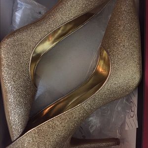 Beauty Gold INC Heels