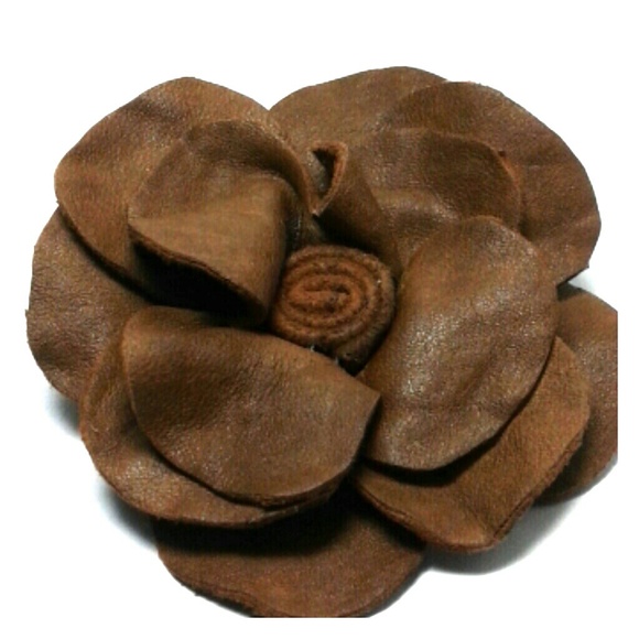 Leather Flower Pin - Picture 1 of 3