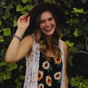 Meet your Posher, Danielle