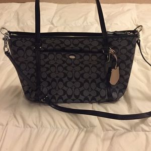 Coach Peyton signature pocket tote