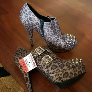 Guess Varian leopard print studded booties