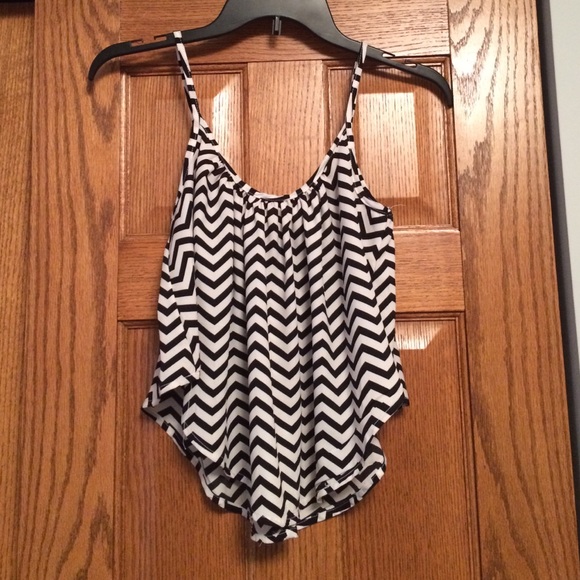 Loose fitting, crop tank